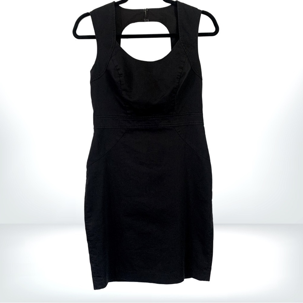 Ann Taylor Scoop Neck Sleeveless Sheath Open Back Black Dress, size 0